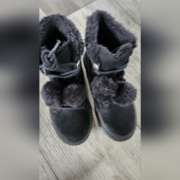 COPY - Gap Toddler Girls Suede PomPom Lace Up Boots- Black - Picture 4 of 7